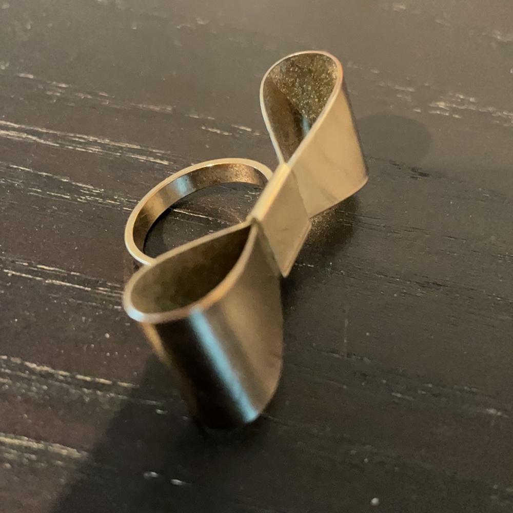 Oversized bow ring - Picture 2 of 5
